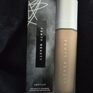 Fenty Beauty Soft'Lit Foundation - Tan